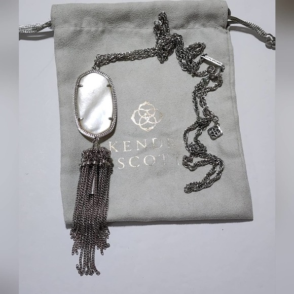 Kendra Scott Ivory MOP‎ and silver Rayne Tassel necklace - Picture 1 of 5